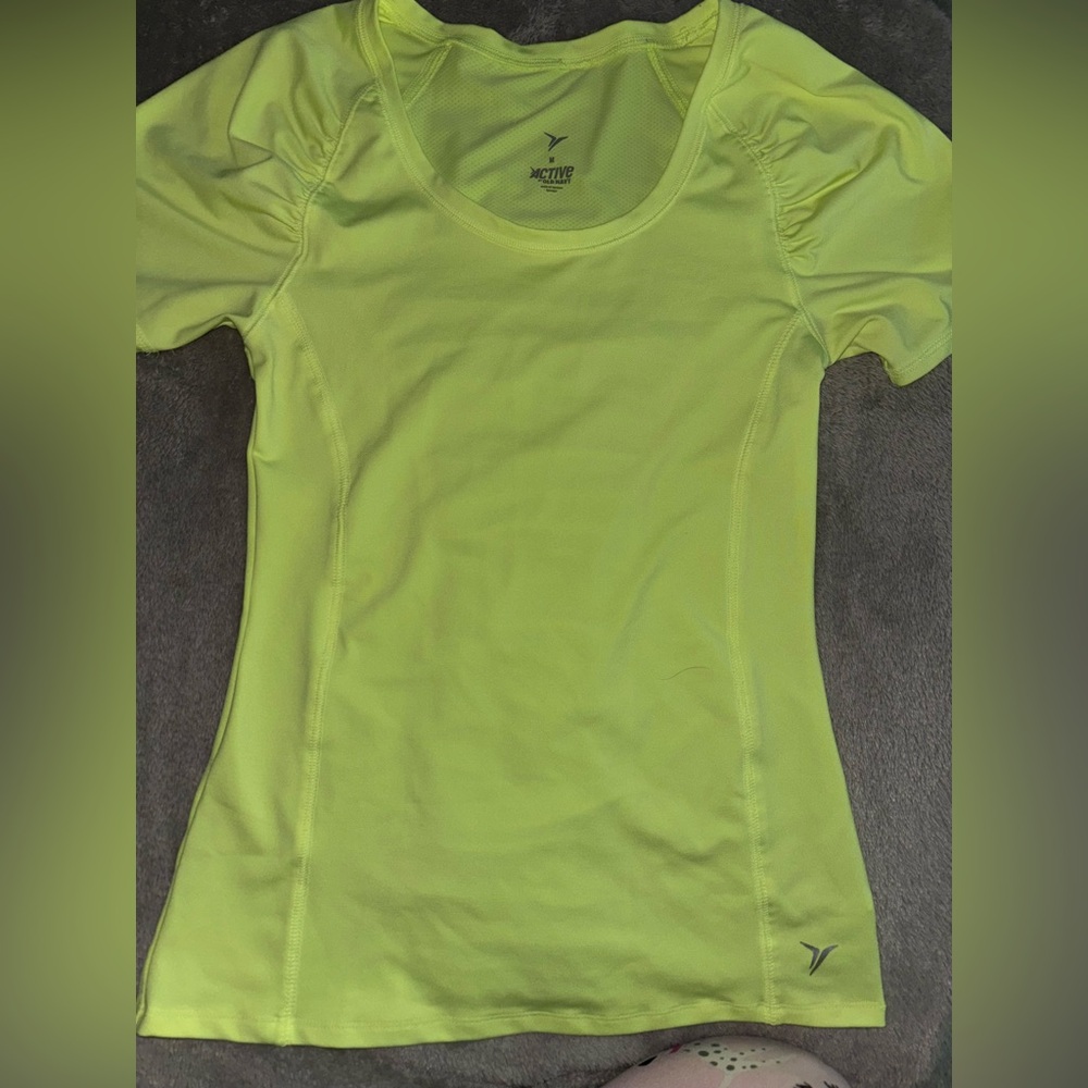 Old navy active size med yellow fitted short sleeve top